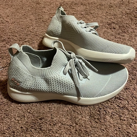 Sketchers Memory Foam - Picture 1 of 4